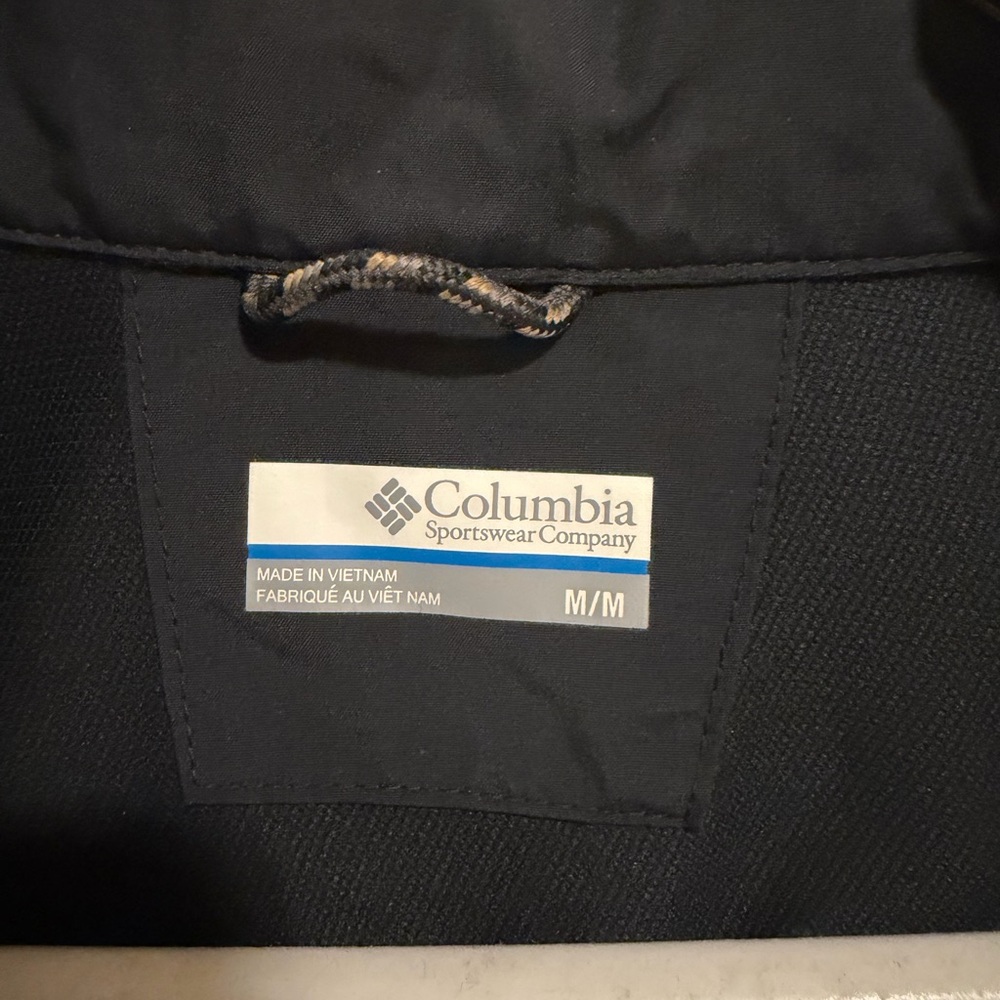 Columbia Men's Black Hooded Raincoat with Subtle Logo Patch - Picture 4 of 4
